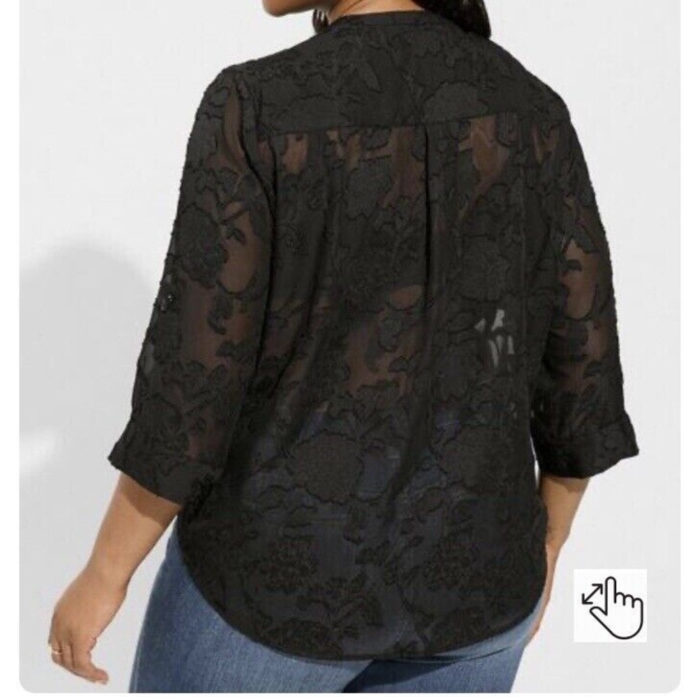 NWT TORRID Black Harper Chiffon Clip Floral Blouse. Size 6/6X/30 Roll-Tab Sleeve